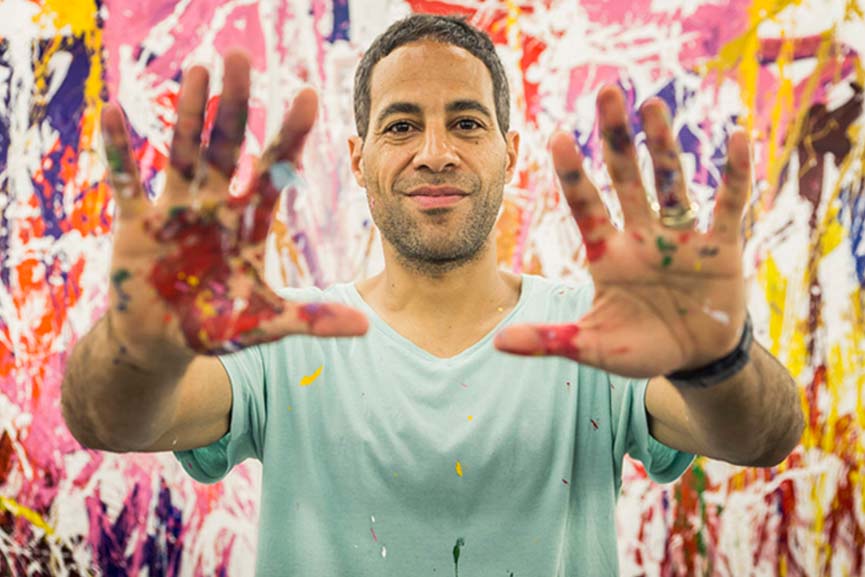 Artiste, graffeur et peintre, John Andrew Perello, plus connu sous le nom de JonOne, est né à New York en 1963. Il commence à taguer dans les rues de Harlem à 17 ans, ornant murs et trains de métros de ses lettrages et de son blaze d’alors : « Jon156 »